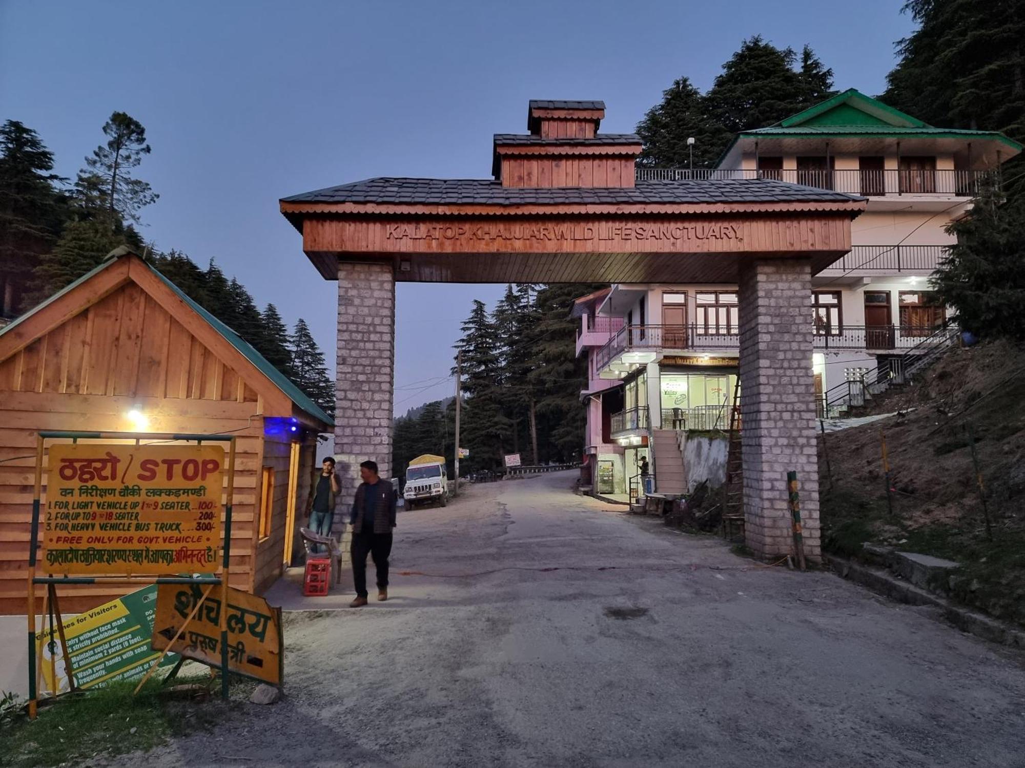Forest Vibes Kalatop-Rooms And Restaurant Dalhousie Ngoại thất bức ảnh