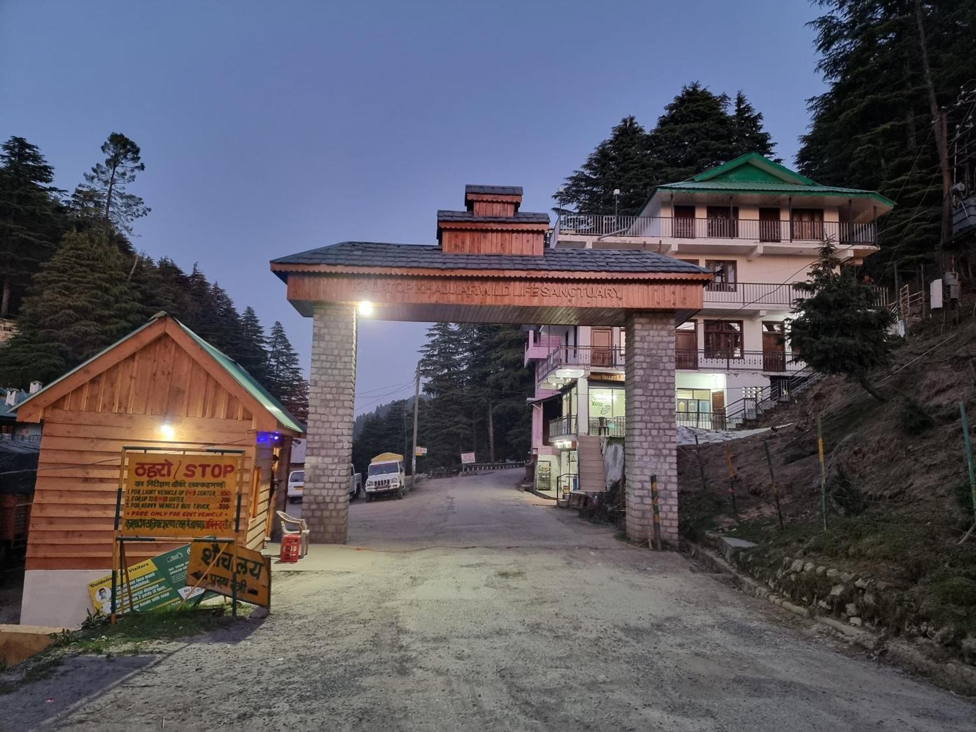 Forest Vibes Kalatop-Rooms And Restaurant Dalhousie Ngoại thất bức ảnh